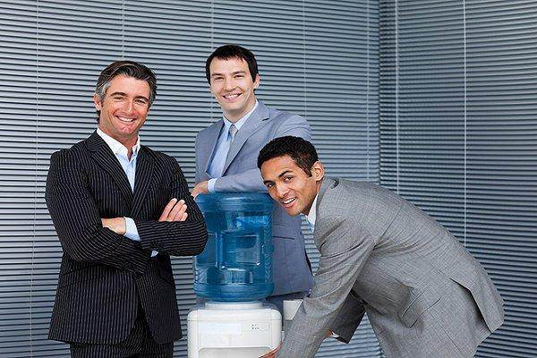 7 cosas que debe hacer antes de comprar un fabricante de agua？